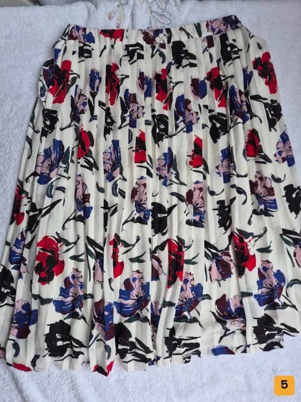 Banana Republic Pleated Skirt Size XL Cream/Multicolor
